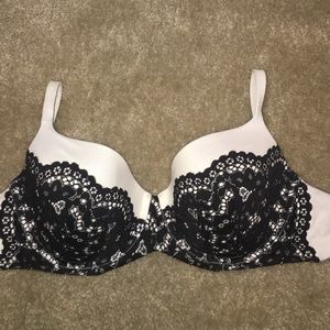 VICTORIAS SECRET BRA 32 DDD GREAT CONDITION